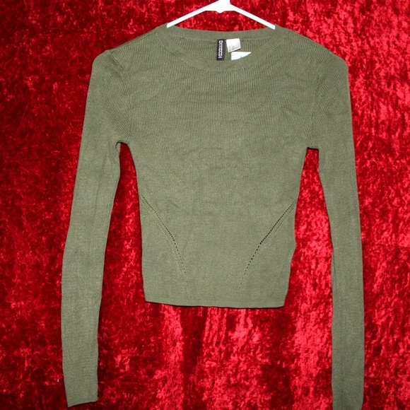 (Divided) Green Long Sleeved Crop Top - Picture 3 of 7